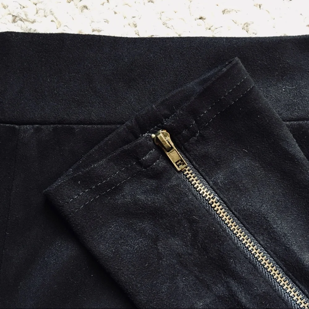 Vestique: High-waisted blk faux suede leggings - Picture 2 of 4